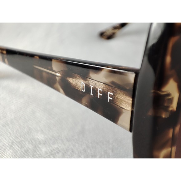 DIFF Eyewear Vanessa Sunglasses Cream Tortoise Oversized Square Frame Brown‎